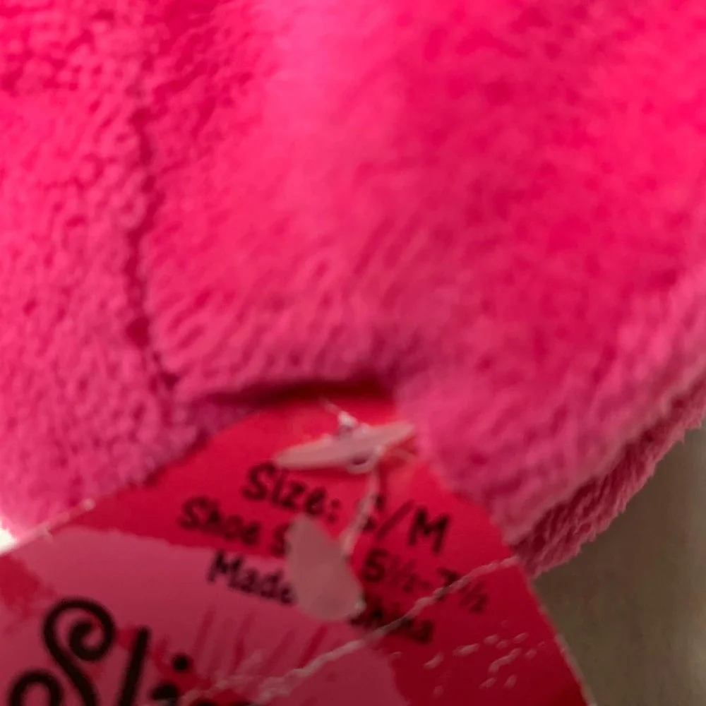 Slippers Pink Sherpa Lined. No slide. Girls S/M‎ NW partial Tags